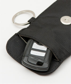 Autoschlüssel RFID Schutztasche CLASSIC | Schutz vor unbemerkter NFC Zugangscodeabfrage | Schutzhülle gegen Autodiebstahl bei Keyless-Go Systemen 13 Größe der RFID Schlüsseltasche Classic