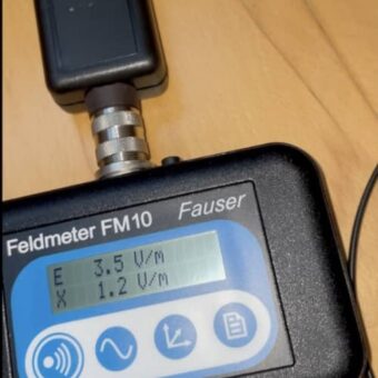 Potentialfreie NF Messung innerhalb des Abschirmzeltes mit Erdungsanschluss