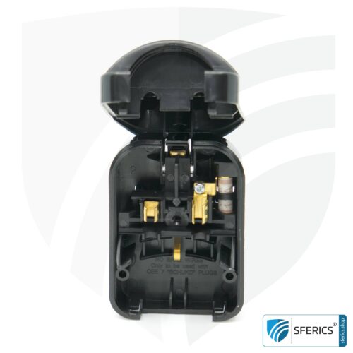 Adapter SCP3 Schuko Stecker Typ EF auf UK Stecker Typ G | mit hochwertiger Erdung und 13 Ampere Sicherung | Reiseadapter 17 Adapter SCP3 Schuko Stecker Typ EF auf UK Stecker Typ G | mit hochwertiger Erdung und 13 Ampere Sicherung | Reiseadapter.