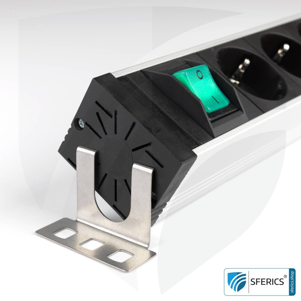 Montagewinkel | Fixierung und Montage geschirmter Steckdosenleisten von DANELL